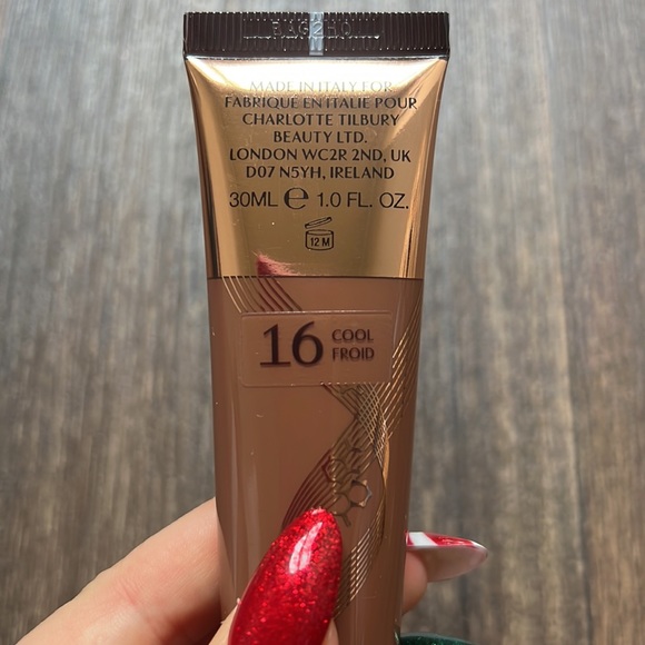 Charlotte Tilbury Beautiful Skin Foundation - Picture 3 of 6